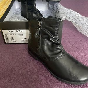 Black casual boots